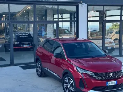 Usata Peugeot 3008 Allure 131 CV (96 kW) 2022 Rosso SUV