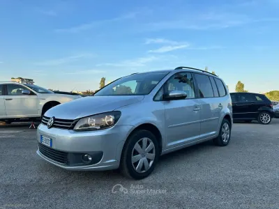 Begagnad VW Touran Comfortline 150 HK (110 kW) 2012 Grå Minibuss