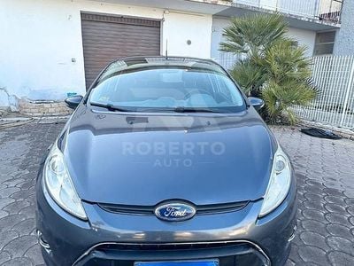 Usata Ford Fiesta Titanium 96 CV (70 kW) 2009 Grigio Utilitaria