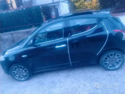 Usata Lancia Ypsilon 95 CV (69 kW) 2012 Nero Utilitaria
