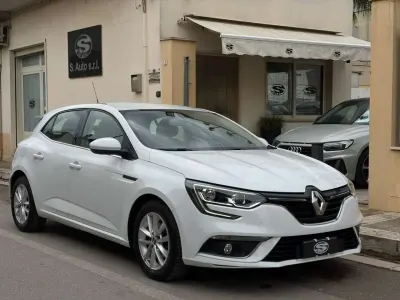 Usata Renault Mégane Business 116 CV (85 kW) 2019 Bianco Berlina
