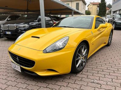 Usata Ferrari California 490 CV (360 kW) 2011 Giallo / pastello Cabrio