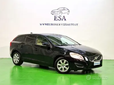 Usata Volvo V60 Kinetic 180 CV (132 kW) 2013 Nero Station wagon