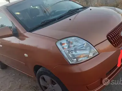 Usata Kia Picanto 65 CV (47 kW) 2006 Arancione Utilitaria