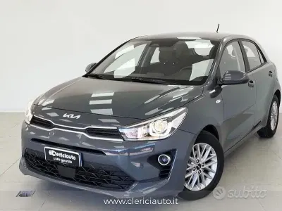 Begagnad Kia Rio Comfort 84 HK (61 kW) 2022 Grå Sedan
