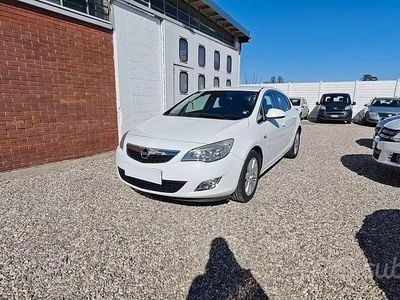 Usata Opel Astra Cosmo 110 CV (80 kW) 2011 Bianco Berlina
