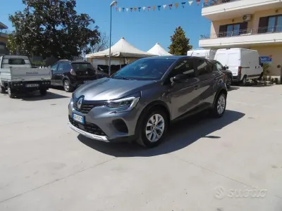 Usata Renault Captur Business 91 CV (66 kW) 2021 Grigio SUV