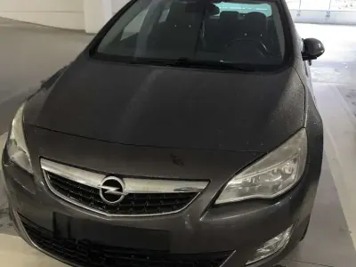 Usata Opel Astra Cosmo 110 CV (80 kW) 2011 Station wagon