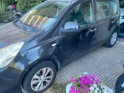 Usata Nissan Note Acenta 90 CV (66 kW) 2011 Nero Utilitaria