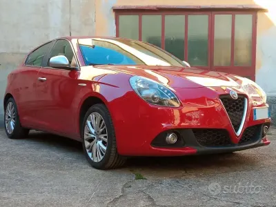 Usata Alfa Romeo Giulietta Super 175 CV (128 kW) 2016 Rosso Utilitaria