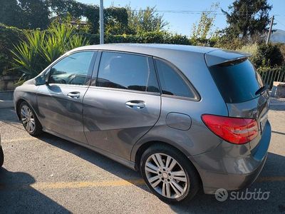 Usata Mercedes B180 109 CV (80 kW) 2013 Grigio Utilitaria