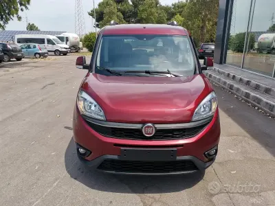 Usata Fiat Doblò Lounge 105 CV (77 kW) 2015 Rosso Monovolume