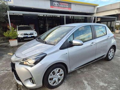 Gebraucht Toyota Yaris Hybrid Active 73 PS (53 kW) 2019 Silber Limousine