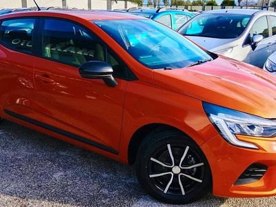 Usata Renault Clio V Techno 100 CV (73 kW) 2022 Arancione Berlina