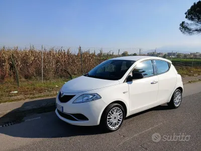 Gebraucht Lancia Ypsilon Platinum 95 PS (69 kW) 2016 Weiß Kleinwagen