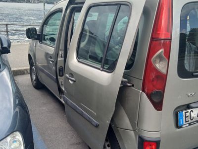 Usata Renault Kangoo 57 CV (41 kW) 2010 Verde Monovolume