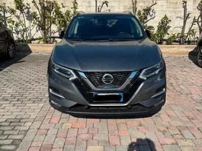 Używany Nissan Qashqai N-Connecta 131 KM (96 kW) 2018 Szary SUV