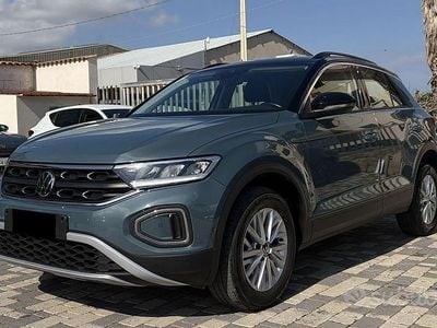 Usata VW T-Roc Life 116 CV (85 kW) 2022 Nero SUV