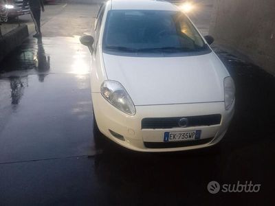 Usata Fiat Grande Punto 75 CV (55 kW) 2011 Bianco Utilitaria