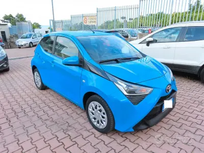 Usado Toyota Aygo 72 HP (52 kW) 2019 Azul Citadino