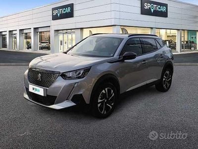 Usado Peugeot 2008 Allure 101 HP (74 kW) 2023 Cinzento SUV