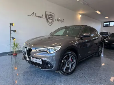 Usata Alfa Romeo Stelvio 210 CV (154 kW) 2018 Grigio vesuvio metallic SUV