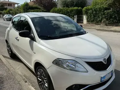 Usata Lancia Ypsilon Platinum 69 CV (50 kW) 2016 Utilitaria