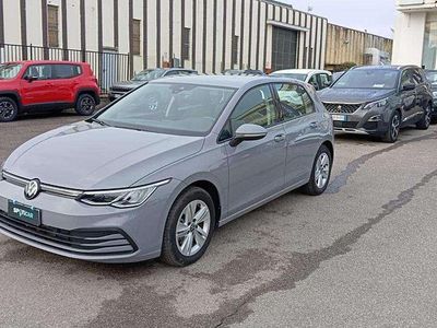 Usata VW Golf VIII Life 110 CV (80 kW) 2024 Grigio Berlina