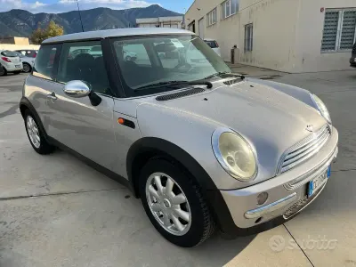 Usata Mini Cooper 90 CV (66 kW) 2004 Grigio Utilitaria