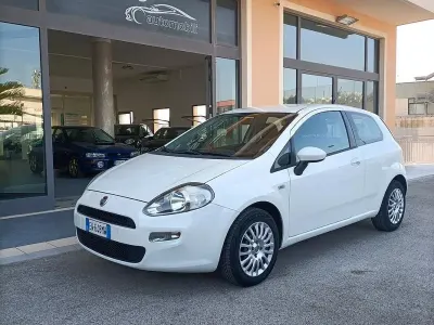 Usata Fiat Punto Street 69 CV (50 kW) 2014 Bianco Utilitaria