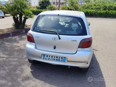 Usata Toyota Yaris 86 CV (63 kW) 2001 Berlina