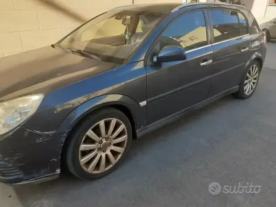 Usata Opel Signum 150 CV (110 kW) 2005 Blu Utilitaria