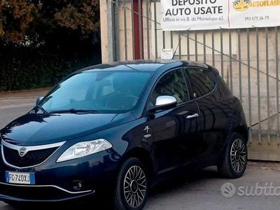Usata Lancia Ypsilon 69 CV (50 kW) 2017 Blu Utilitaria