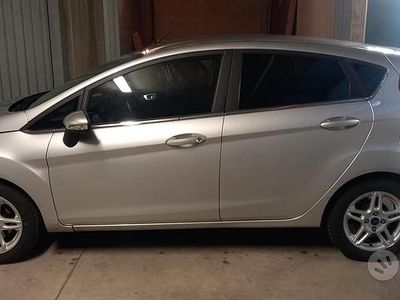 Begagnad Ford Fiesta Titanium 97 HK (71 kW) 2014 Grå Sedan