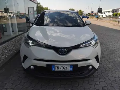 Usata Toyota C-HR Trend 122 CV (89 kW) 2018 Bianco SUV