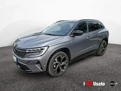 Usata Renault Clio Iconic 200 CV (147 kW) 2023 Grigio Utilitaria