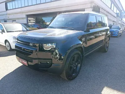 Usado Land Rover Defender SE Dynamic 249 HP (183 kW) 2023 Preto SUV