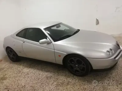 Usata Alfa Romeo GTV 201 CV (147 kW) 1996 Grigio Coupé
