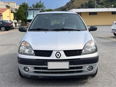 Usata Renault Clio II 65 CV (47 kW) 2003 Grigio Berlina