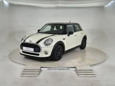 Usata Mini Cooper D Business 115 CV (84 kW) 2015 Bianco Utilitaria