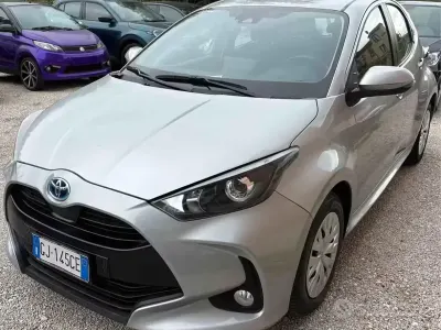 Second-hand Toyota Yaris Hybrid Active 92 CP (67 kW) 2022 Gri Berlinǎ