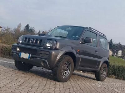Usata Suzuki Jimny 86 CV (63 kW) 2010 Grigio SUV