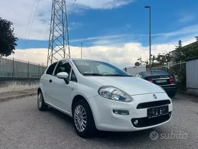 Second-hand Fiat Punto Lounge 69 CP (50 kW) 2015 Alb Hatchback