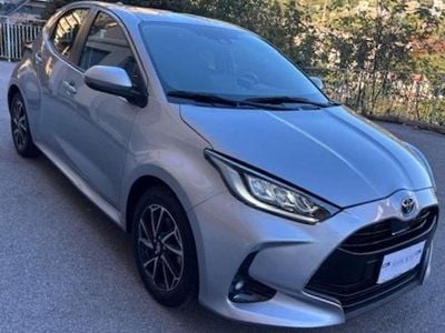 Usata Toyota Yaris Hybrid Trend 92 CV (67 kW) 2021 Argento Berlina