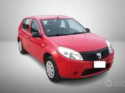 Usata Dacia Sandero 75 CV (55 kW) 2010 Rosso Berlina