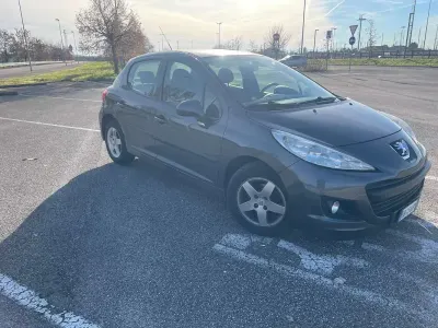 Usata Peugeot 207 73 CV (53 kW) 2010 Nero Berlina