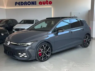 Usata VW Golf VIII GTI 265 CV (194 kW) 2024 Grigio Berlina
