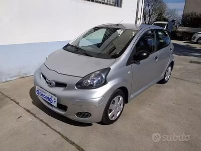 Occasion Toyota Aygo Connect Style 68 ch (50 kW) 2011 Gris Citadine