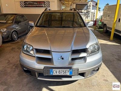 Usata Mitsubishi Outlander Intense 149 CV (109 kW) 2005 Argento SUV