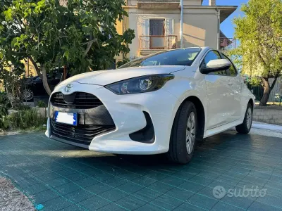 Usata Toyota Yaris Active 92 CV (67 kW) 2024 Bianco Utilitaria